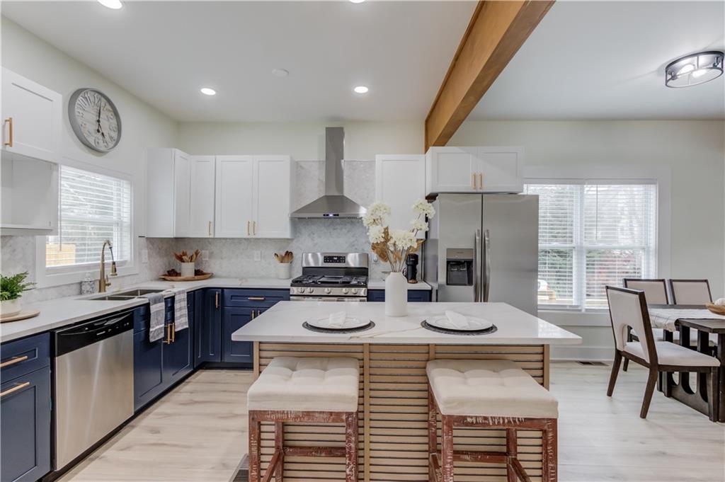 1902 Memorial Drive SE