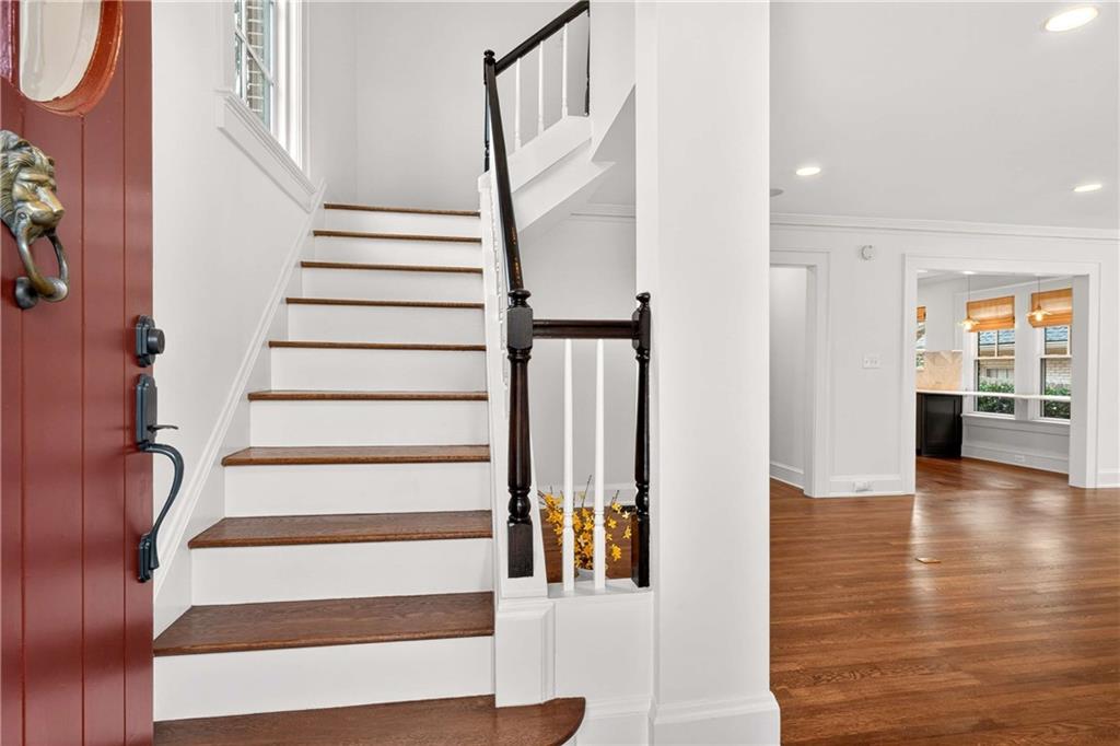 1109 E Rock Springs Road NE