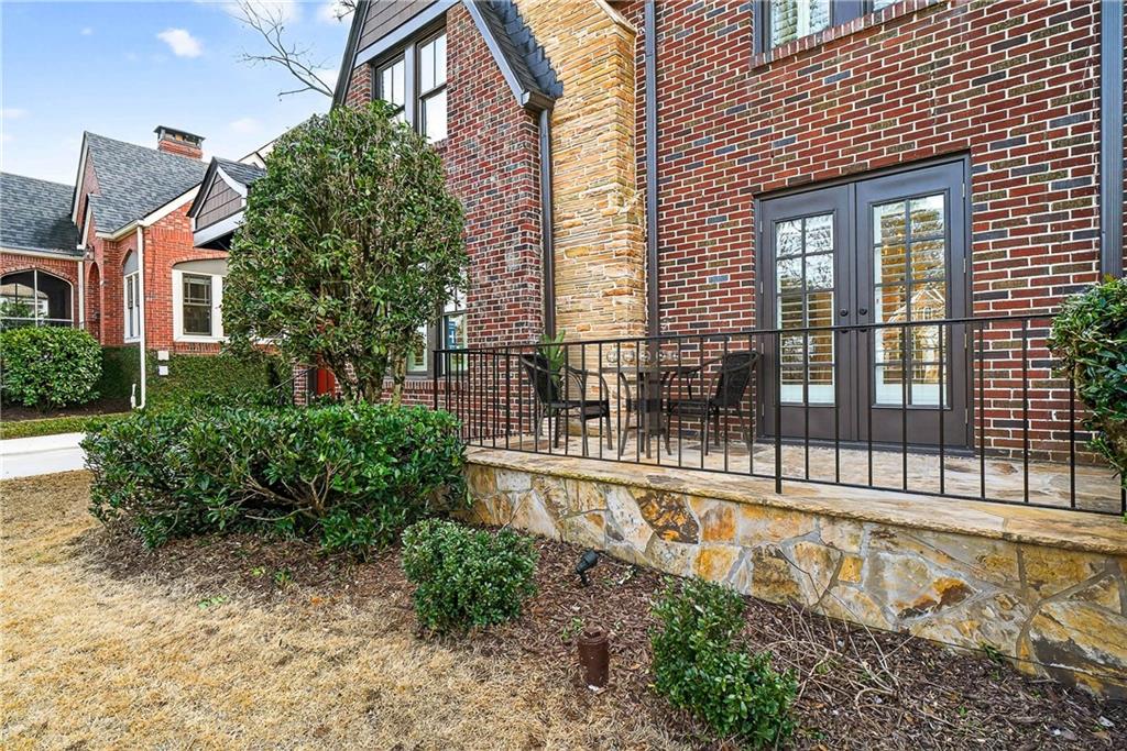 1109 E Rock Springs Road NE