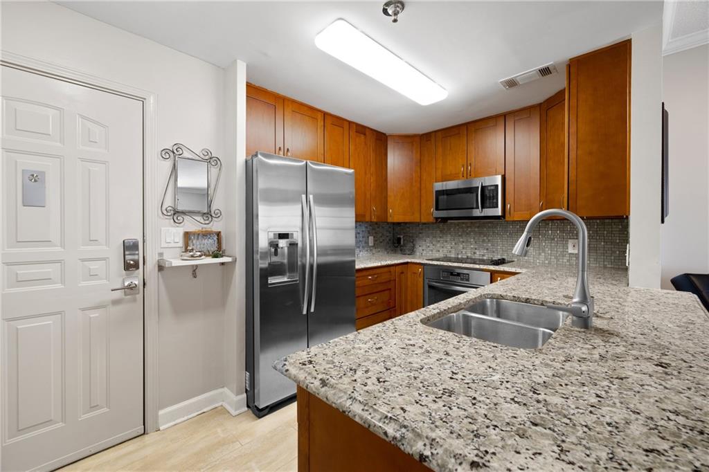 1101 Juniper Street NE 1216