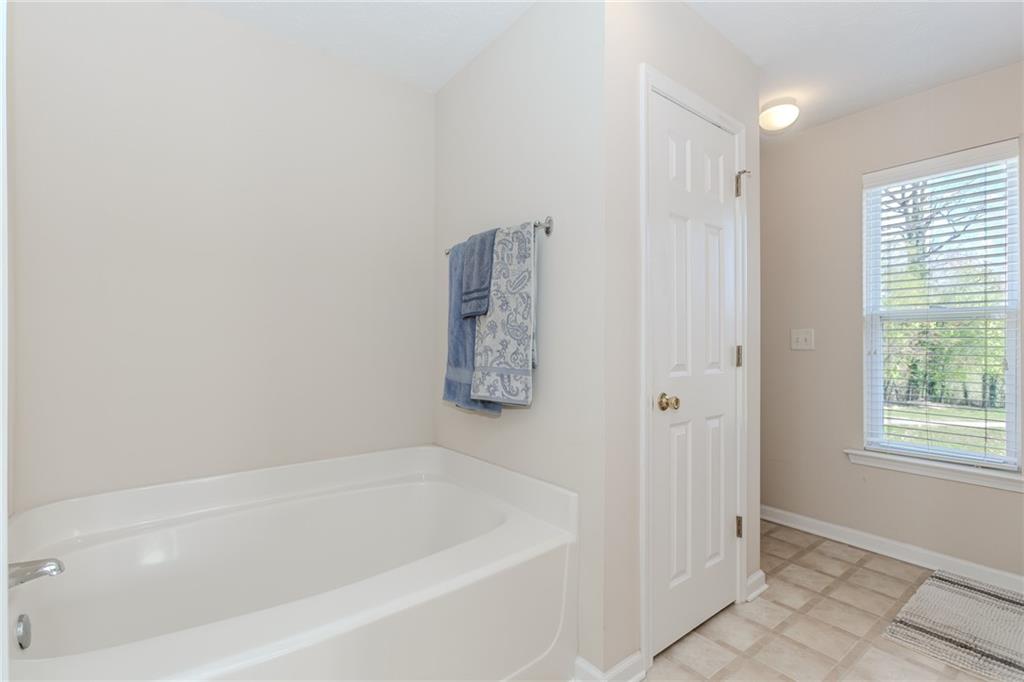 6222 Shoreview Circle, Flowery Branch, Georgia image 21
