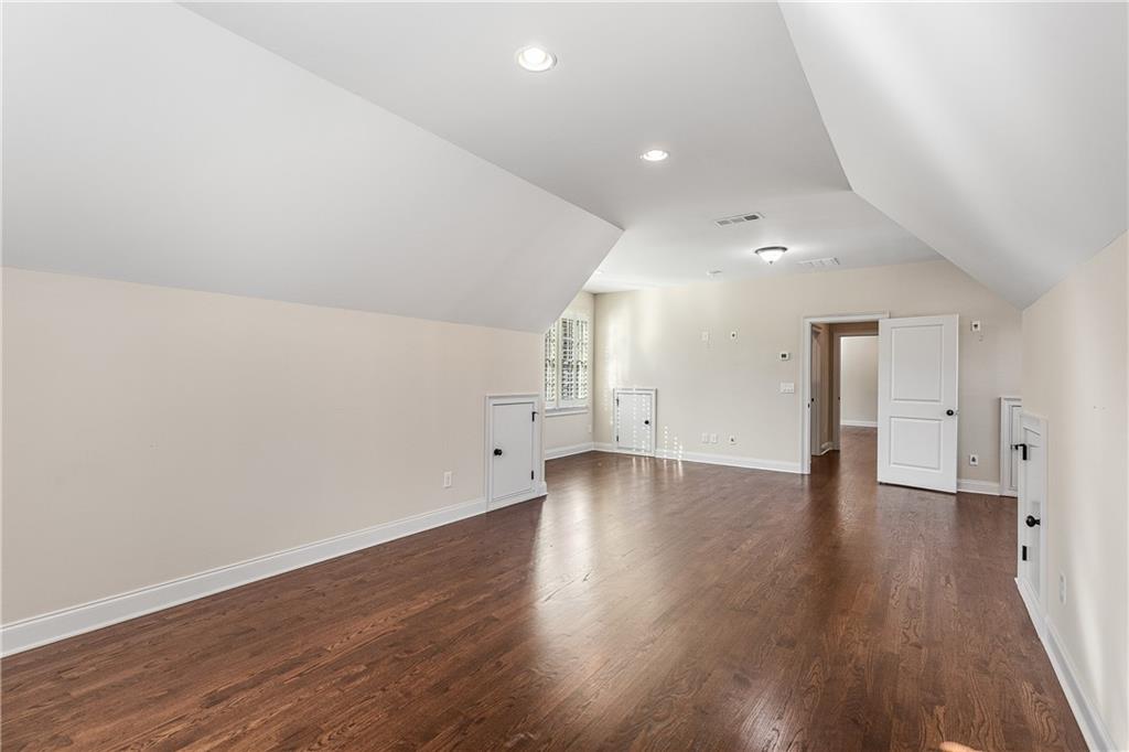 The Oaks on Woodlawn - Residential