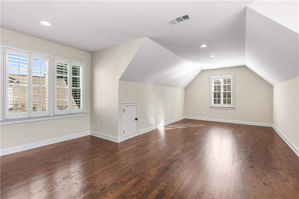 The Oaks on Woodlawn - Residential