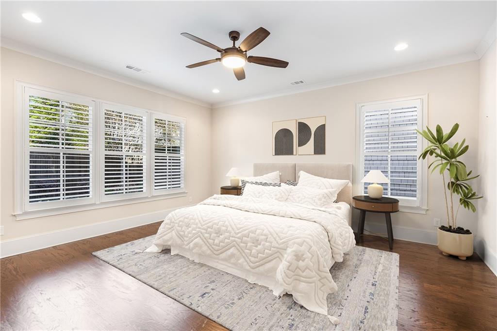 The Oaks on Woodlawn - Residential