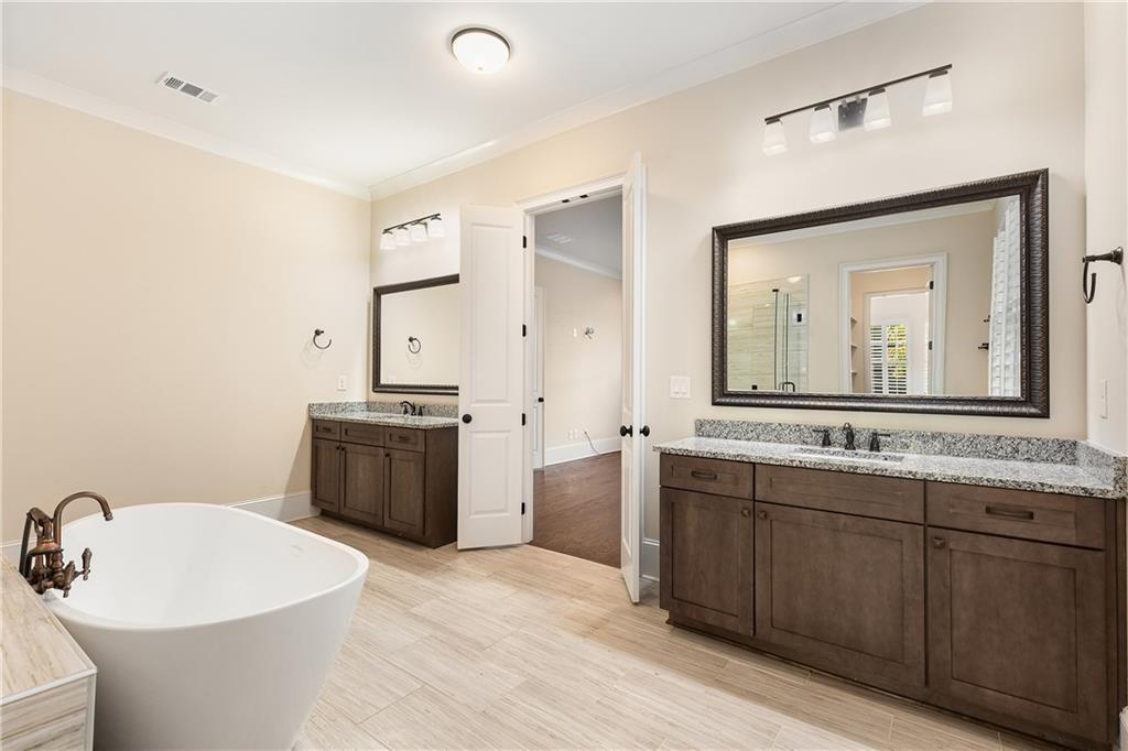 The Oaks on Woodlawn - Residential