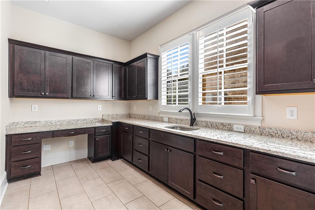 The Oaks on Woodlawn - Residential