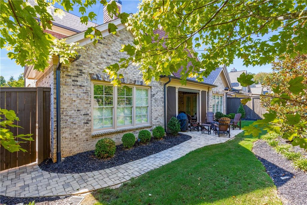 The Oaks on Woodlawn - Residential