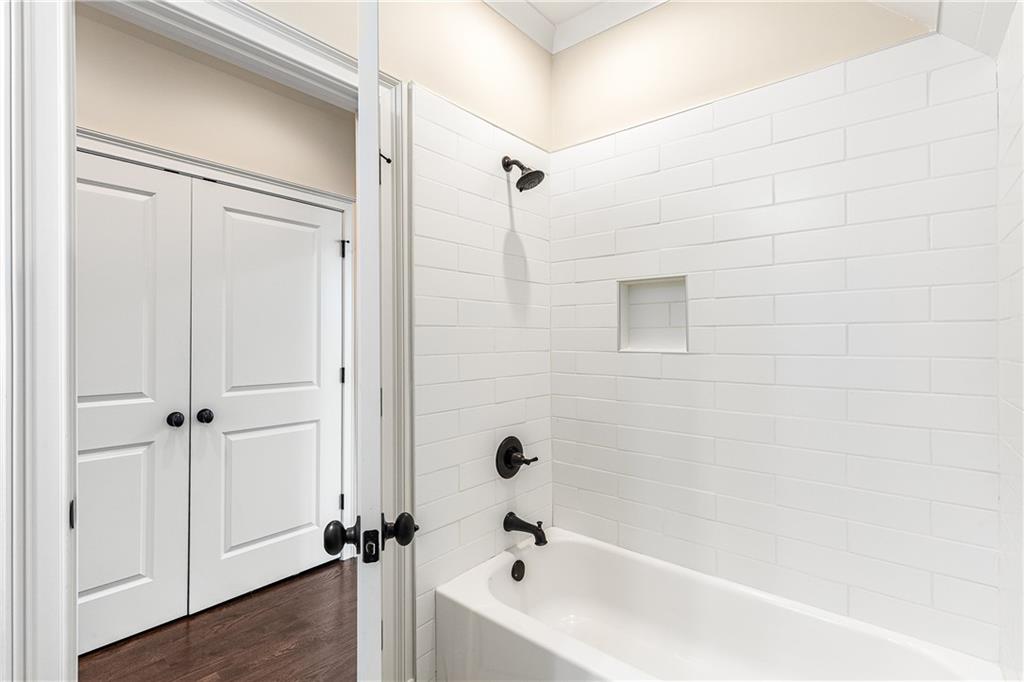 The Oaks on Woodlawn - Residential