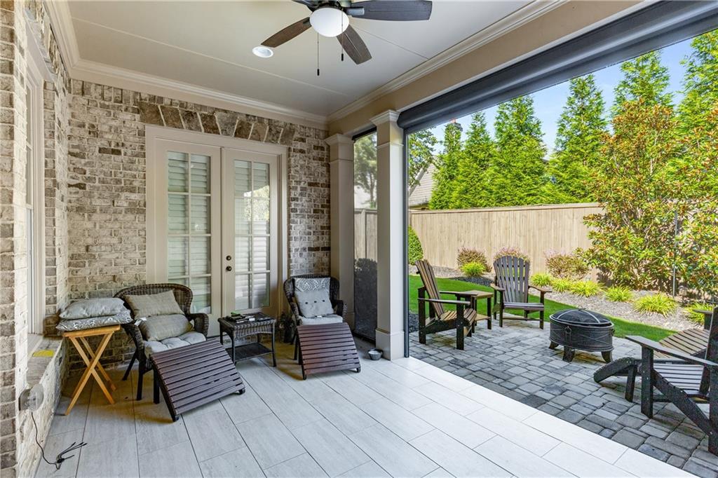 The Oaks on Woodlawn - Residential