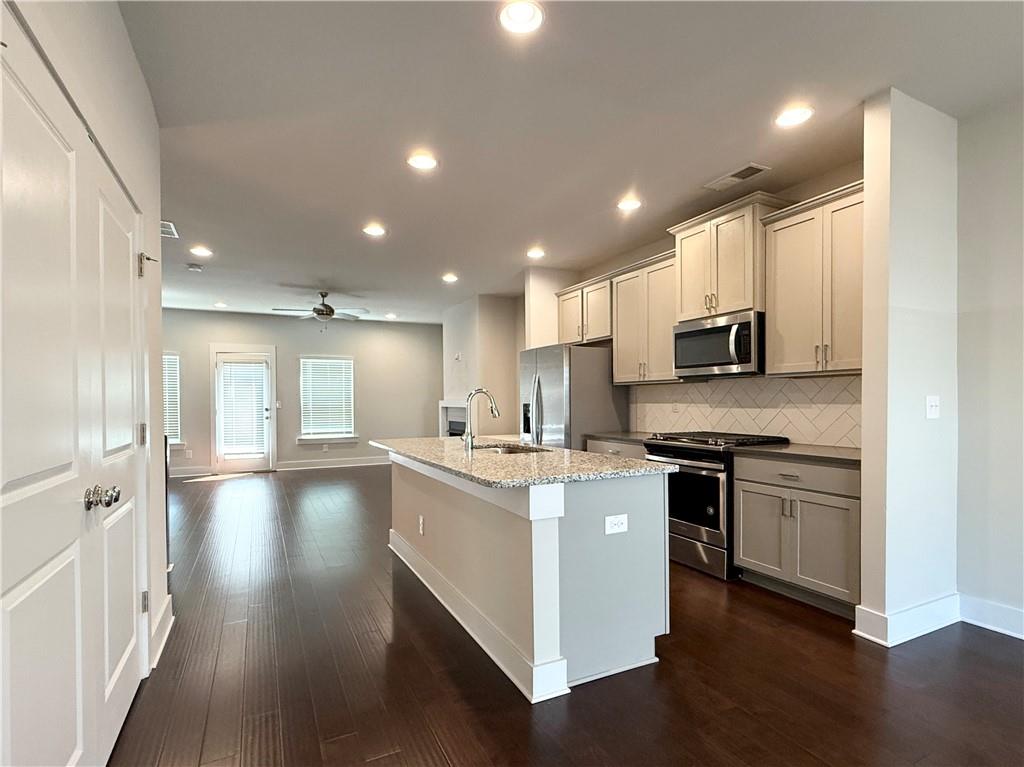 3833 Oxford Circle