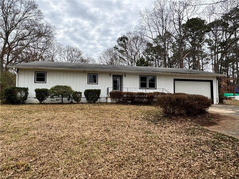 Homes For Sale - 6174 Lower Dixie Lake Road<br/> Union City, GA 30291