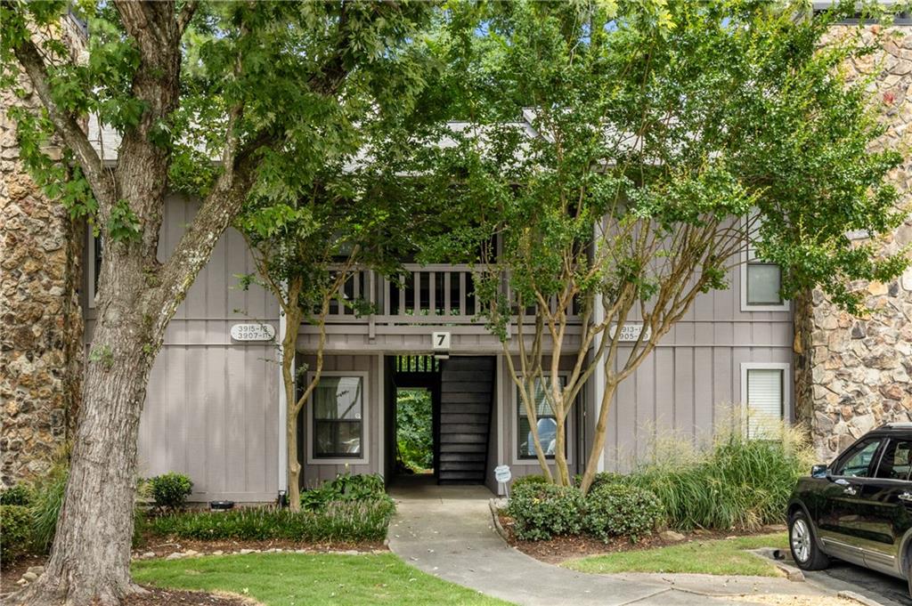 3919 Woodridge Way