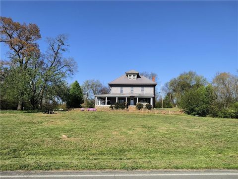 Single Family Residence in Chatsworth GA 5009 Old Federal Road.jpg