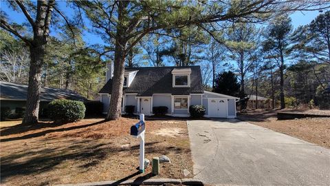 Homes For Sale - 4660 Shannon Court<br/> Union City, GA 30291