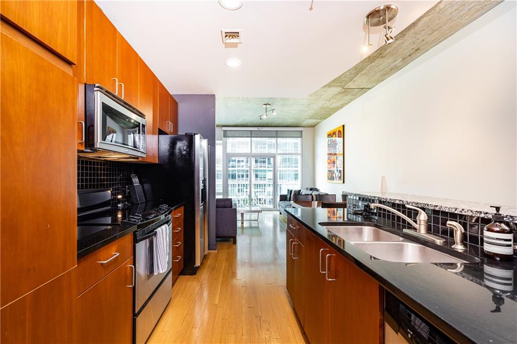 943 Peachtree Street NE 902