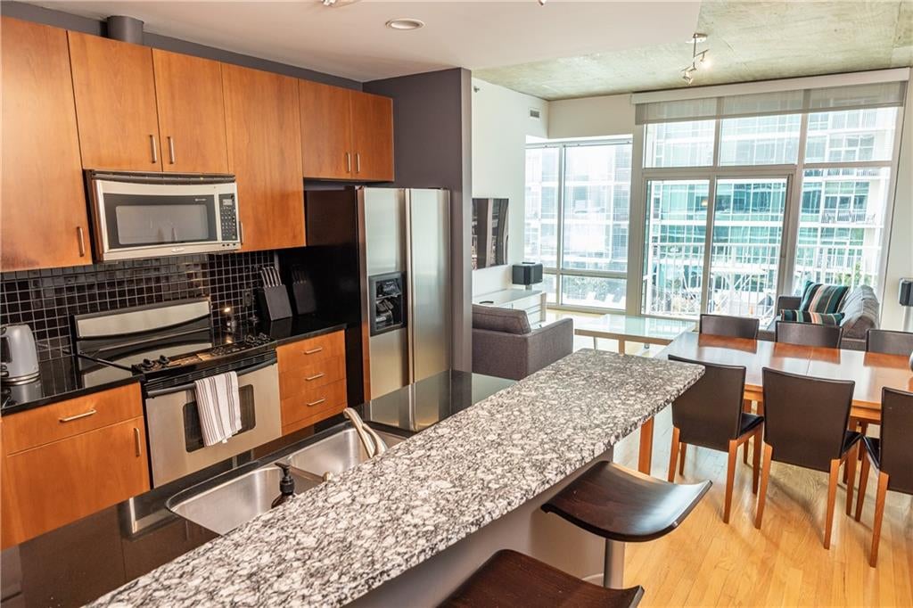 943 Peachtree Street NE 902