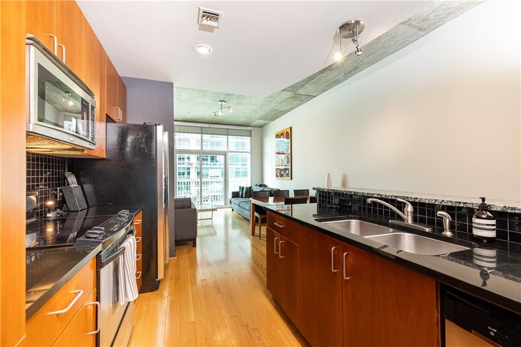 943 Peachtree Street NE 902
