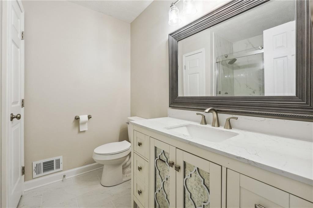 798 Bankshire Drive, Suwanee, Georgia image 7