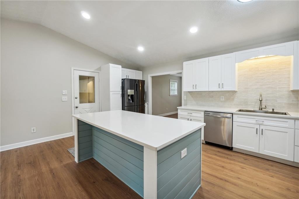 798 Bankshire Drive, Suwanee, Georgia image 4