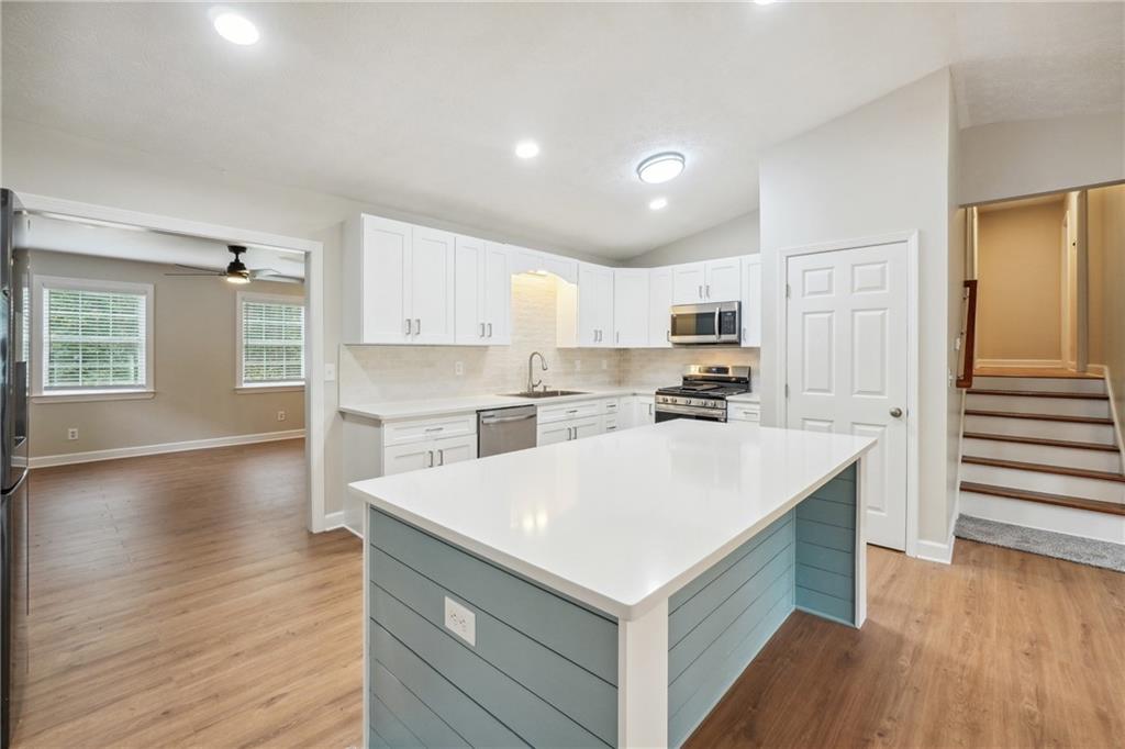798 Bankshire Drive, Suwanee, Georgia image 3
