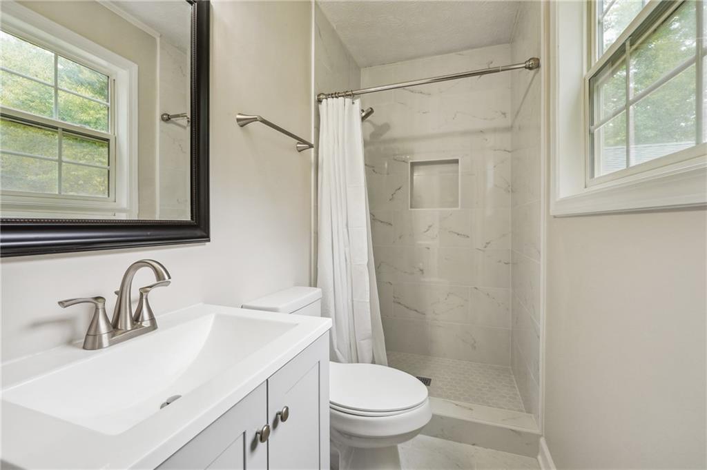 798 Bankshire Drive, Suwanee, Georgia image 10