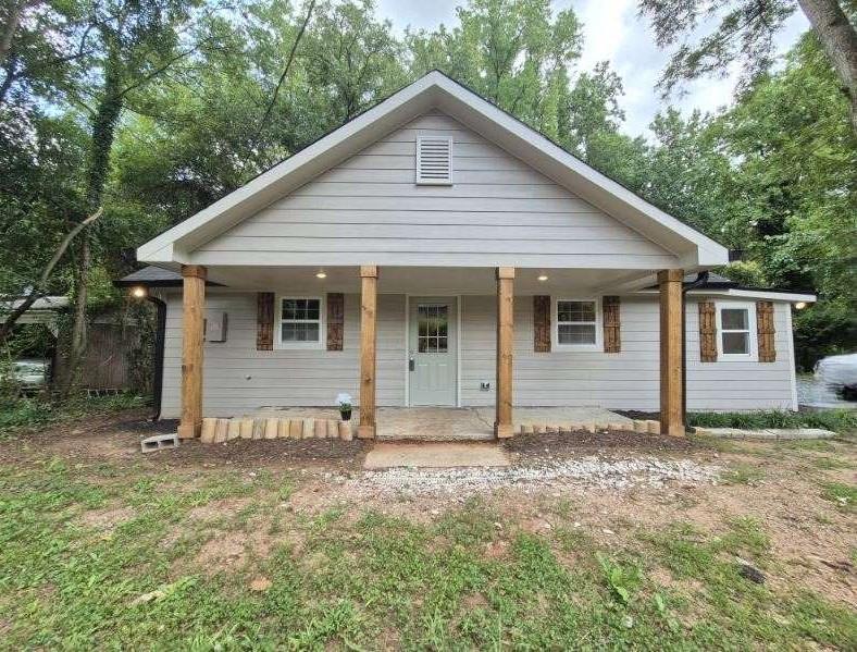 This charming fully renovated ranch house is only 3 minutes from Historic Monticello, GA! With fresh paint throughout, new LVP flooring, new appliances, new light fixtures, new HVAC, new water heater, new siding...and much more. The gorgeous kitchen also fully renovated, it has quartz counter tops, brand-new stainless-steel appliances. A completely renovated bathroom includes new vanity and a walk in shower. Enjoy the spacious back yard, a nice front porch, & a bonus room, this lovely home will not last long! Move in ready!