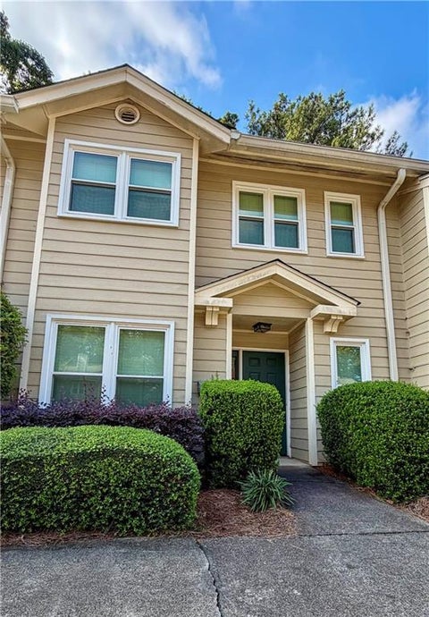 Townhouse For Sale - 230 Peachtree Hollow Court<br/> Atlanta, GA 30328