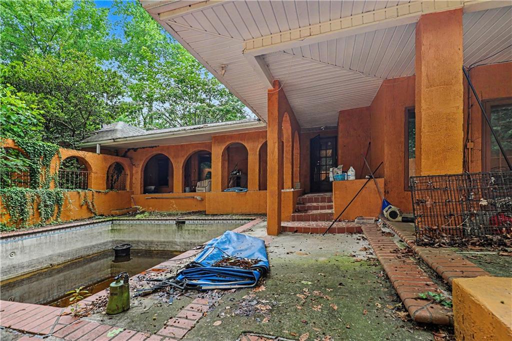 6130 Tennis Circle