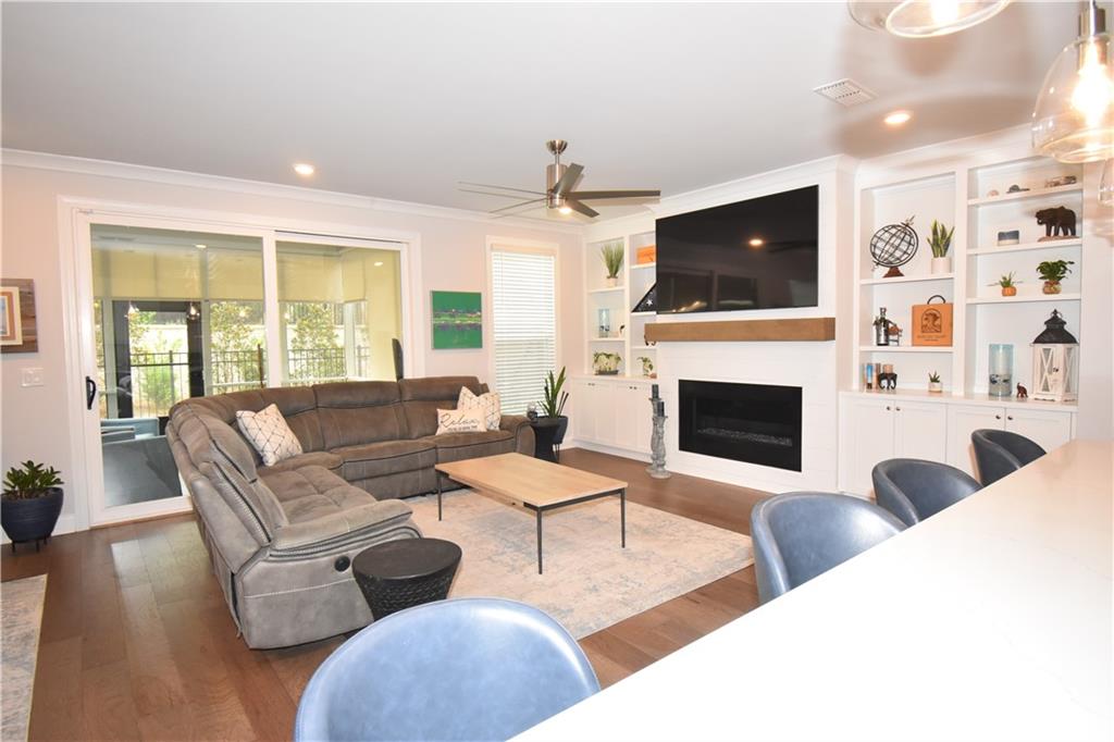 4944 Sealy Circle
