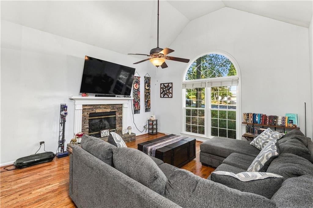 5056 Rodrick Trail