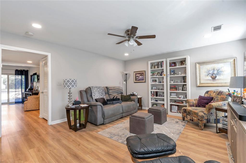 1115 Riverbend Club Drive, Atlanta, Georgia image 7