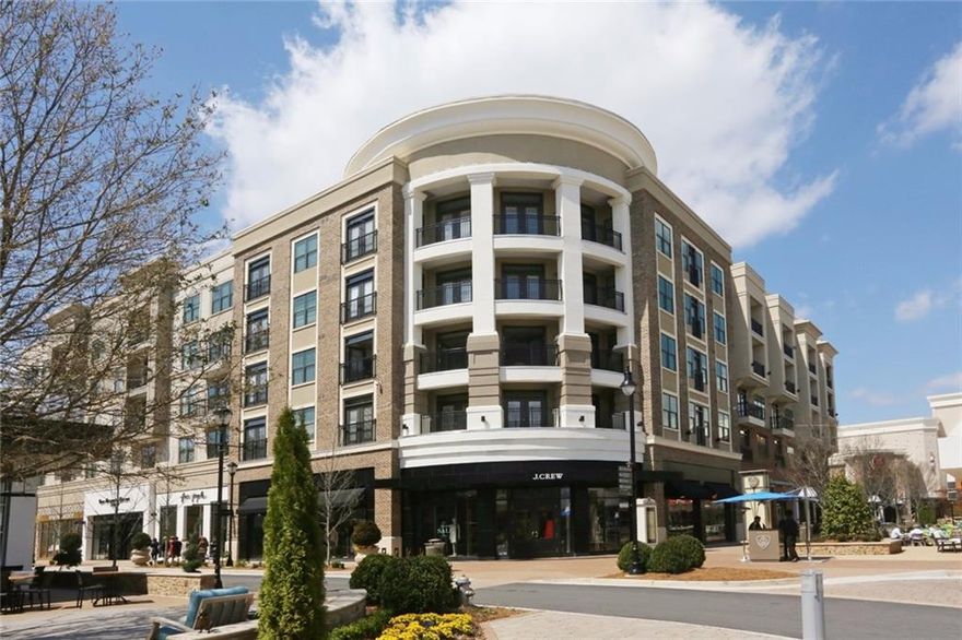 Walk to Shopping, Dining & Entertainment. Free & Fee-Based Concierge. FREE Light Speed Gigabit Internet and cable. Rooftop Terrace. Saline Pool with 
Tanning Ledge, Lounge & Fire Pit. Club Room with Kitchen. 24-Hr Fitness Center with Personal Training & Classes. Micro-Offices & Conference Rooms.