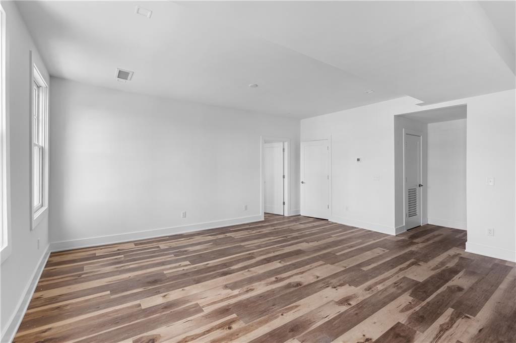 2909 Peachtree Road NE 307