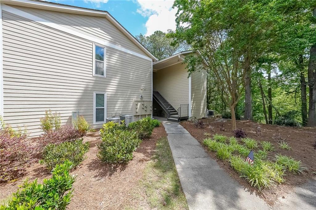 2214 Lake Pointe Circle