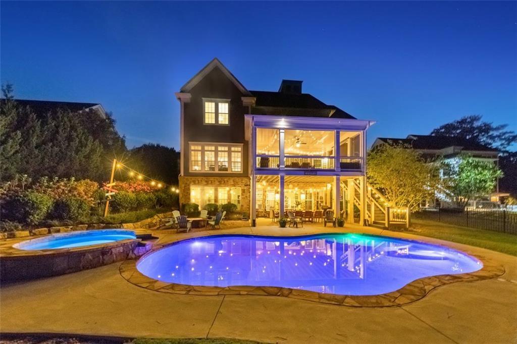 FIVE LAKESIDE - Residential