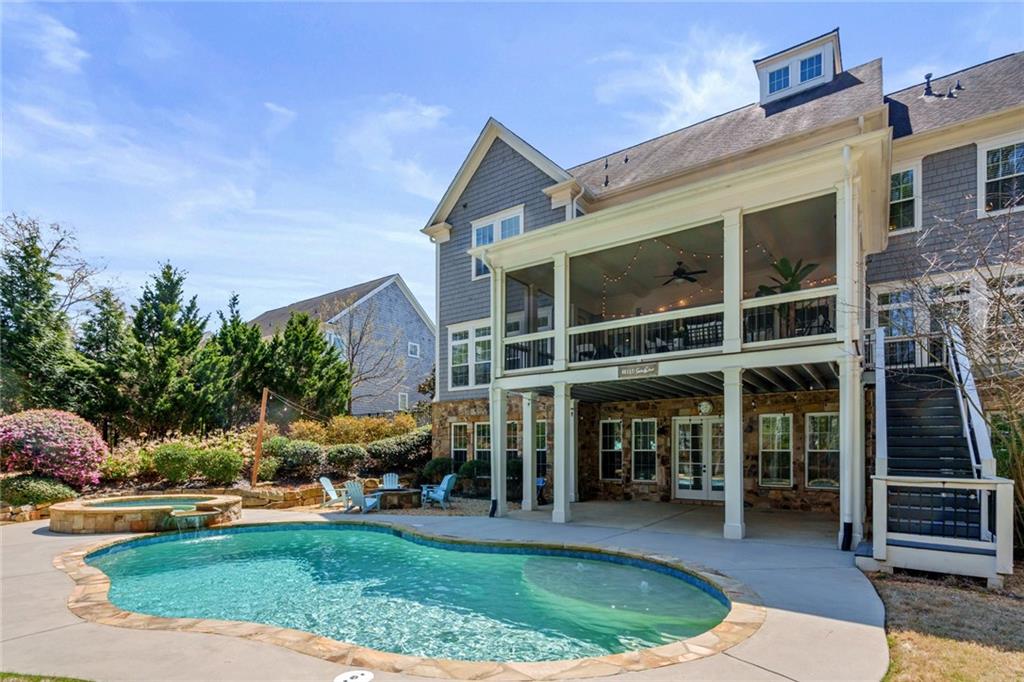FIVE LAKESIDE - Residential