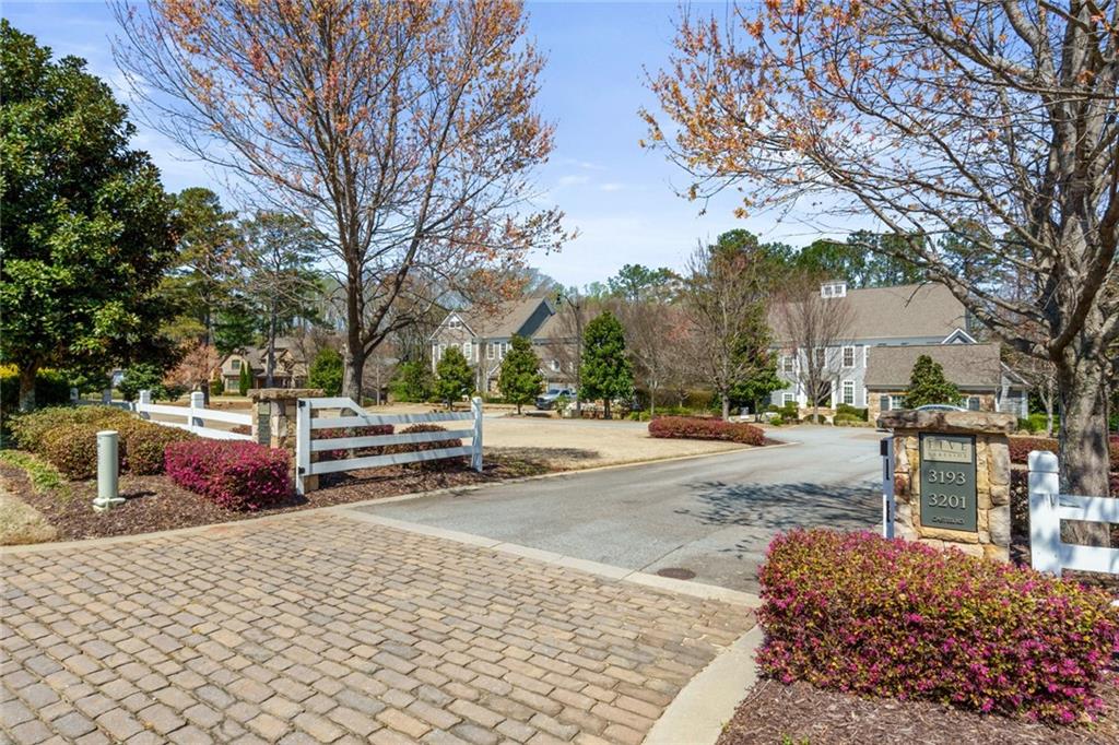FIVE LAKESIDE - Residential