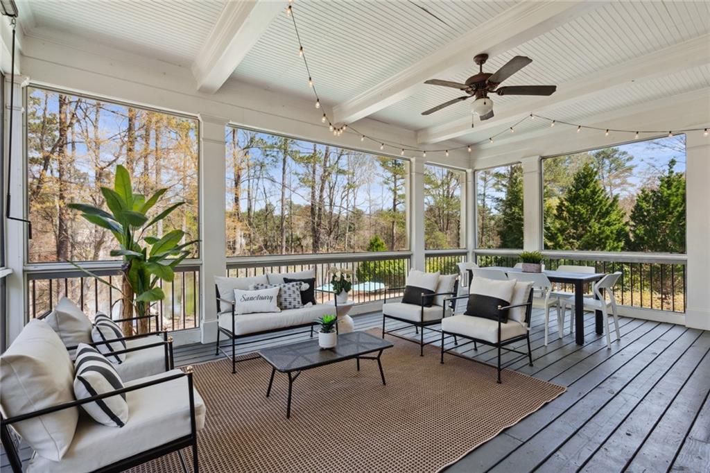FIVE LAKESIDE - Residential