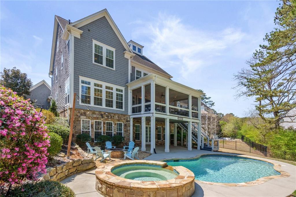FIVE LAKESIDE - Residential