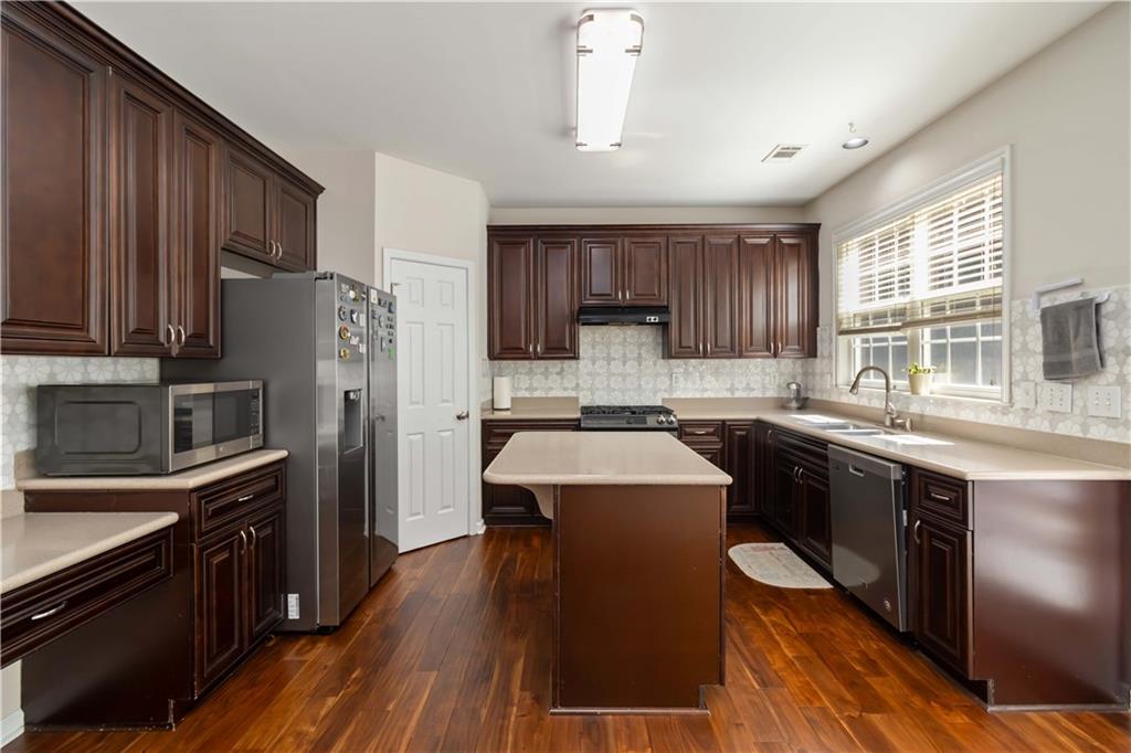 310 Hammersmith Drive, Suwanee, Georgia image 10