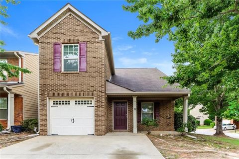 A home in Fairburn