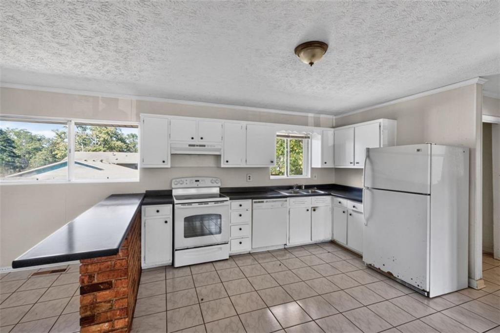 1111 Cliff Crest Court