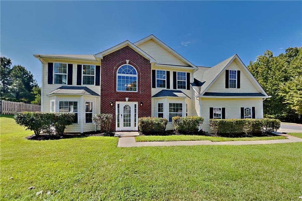 Charming 4 bed, 2.5 bath, 2,856 sqft home in Snellville! Open kitchen concept with updated counters and a spacious living room. Primary suite with attached bathroom. Spacious backyard, great for gatherings! Pets accepted on a case by case basis. Additional admin fees apply. The Fireplace is decorative. Schedule your showing today! This home is as-is.
This home may be located within a Homeowners Association (HOA) community. If so, residents will be responsible for adhering to all HOA rules and regulations. Please contact your agent or landlord's agent for more information.