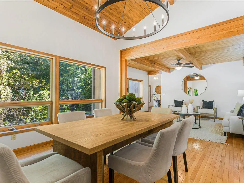 Woodstock, Georgia 30188, United States, 4 Bedrooms Bedrooms, ,4 BathroomsBathrooms,Residential,Active,208373