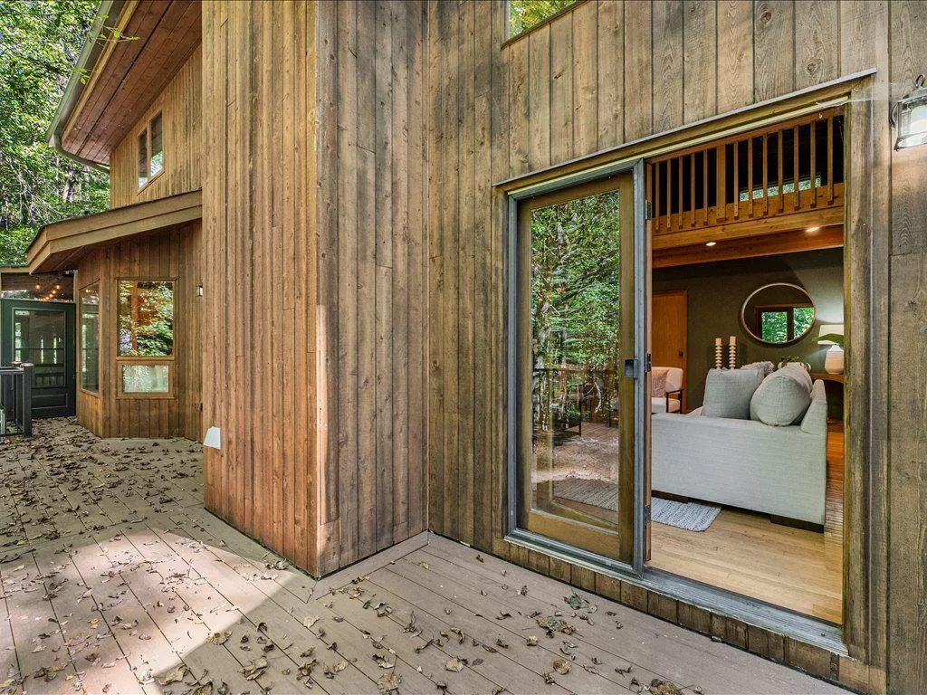 Woodstock, Georgia 30188, United States, 4 Bedrooms Bedrooms, ,4 BathroomsBathrooms,Residential,Active,208373