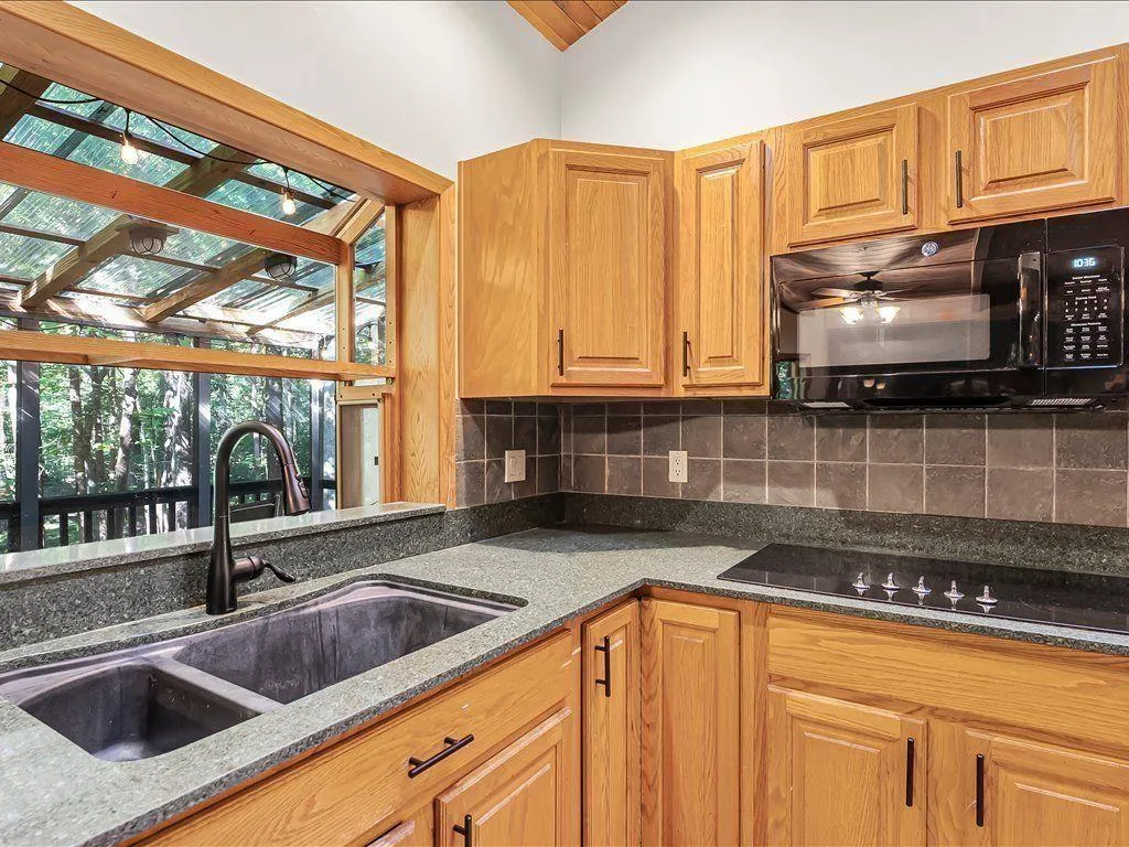 Woodstock, Georgia 30188, United States, 4 Bedrooms Bedrooms, ,4 BathroomsBathrooms,Residential,Active,208373