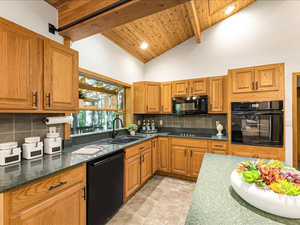 Woodstock, Georgia 30188, United States, 4 Bedrooms Bedrooms, ,4 BathroomsBathrooms,Residential,Active,208373