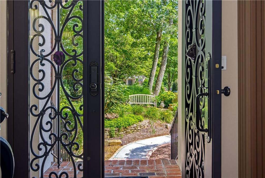 7090 Laurel Oak Drive