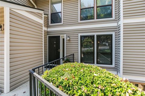 Condo For Sale - 807 Wynnes Ridge Circle #807<br/> Marietta, GA 30067