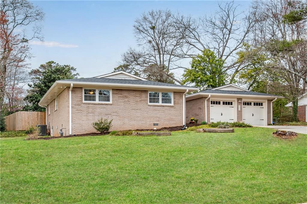 1040 Tuxedo Drive, Roswell, Georgia image 2